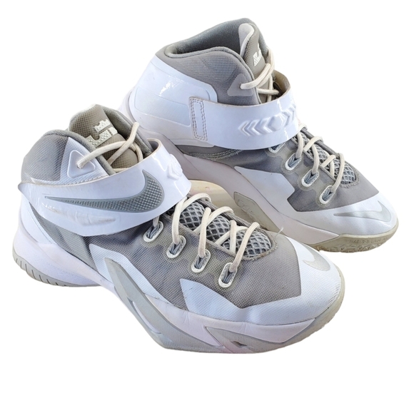 Nike Zoom Soldier 8 Lebron Basketball Shoes Youth 6 Y White Gray Hi Top Athletic - Picture 14 of 14